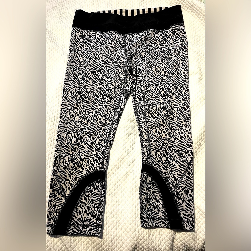 Lululemon Black/White Cropped Leggings